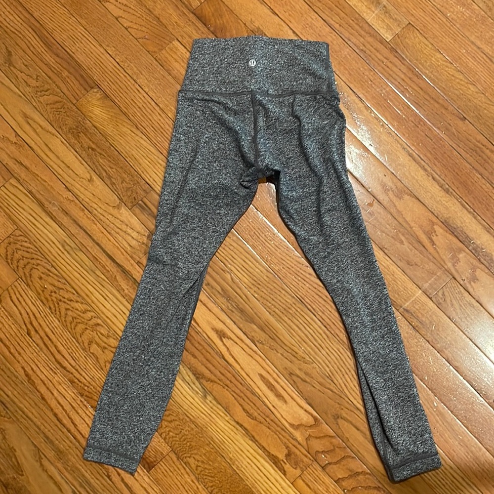 Lululemon mid length size 6 leggings gray